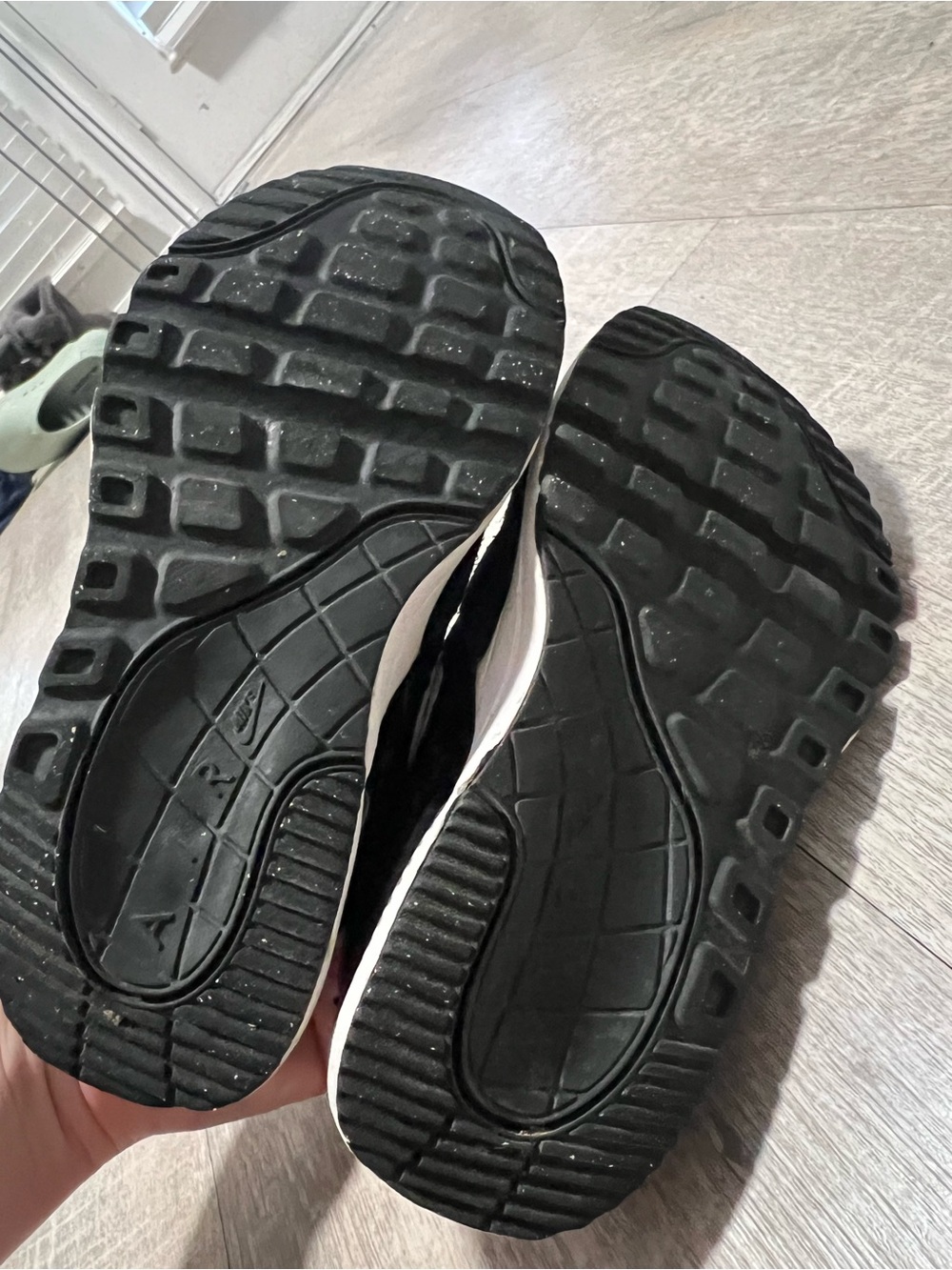 Kids Nike Black and White Athletic Sneakers Size 11C - Picture 5 of 8
